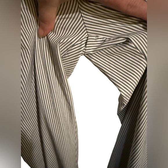 Athleta Brooklyn Textured Ankle Pant Size 6 vertical stripes white gray - Picture 8 of 14